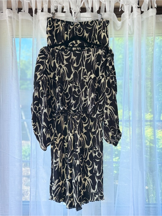 VENUS Dresses & Skirts - VENUS XL Pleated Two Piece Set Black Cream Crop Top Palazzo Pants Wide Leg